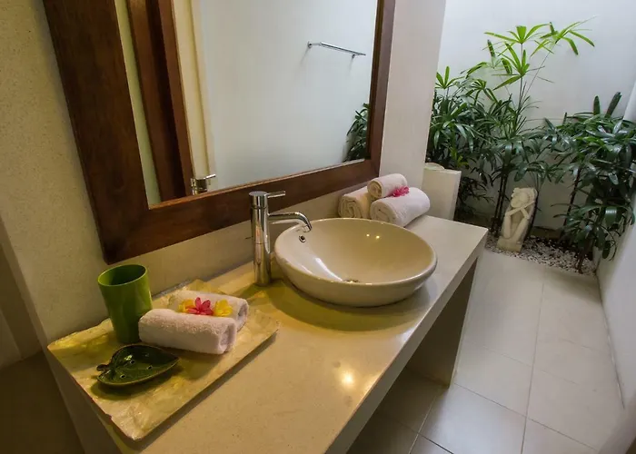 Kamboja Senior *
